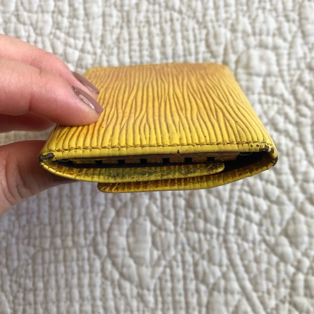 Louis Vuitton Epi Yellow Multicles 6 Ring Key Leather Case w/ purple interior